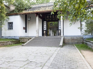 旅游團(tuán)湖南鳳凰古城_湖南鳳凰古城自由行還是跟團(tuán)好_近期湖南鳳凰古城游價(jià)格