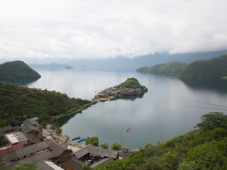 云南瀘沽湖跟團還是自由行_云南瀘沽湖最適合旅游的季節(jié)_云南瀘沽湖旅游組團