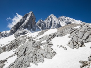 云南香格里拉特價旅游團報價_2021去云南香格里拉跟團多少錢_云南香格里拉游8月份報價