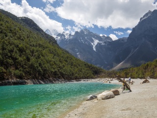 云南香格里拉旅行團(tuán)_云南香格里拉自由游價(jià)格多少_現(xiàn)在到云南香格里拉旅游多少錢