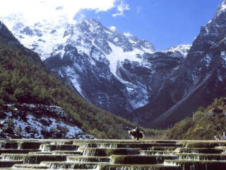 云南香格里拉旅游團(tuán)報(bào)價(jià)2021_云南香格里拉游花多少錢(qián)_云南香格里拉旅游團(tuán)報(bào)價(jià)自由行