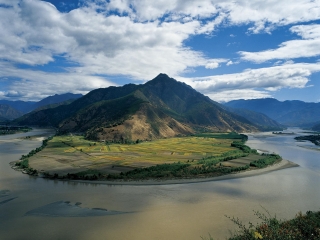 云南香格里拉特價旅游團報價_2021去云南香格里拉跟團多少錢_云南香格里拉游8月份報價
