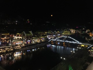 旅游團(tuán)湖南鳳凰古城_湖南鳳凰古城自由行還是跟團(tuán)好_近期湖南鳳凰古城游價(jià)格
