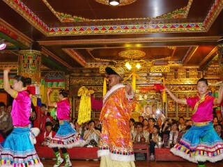 云南香格里拉游跟團(tuán)多少錢_云南香格里拉旅游價(jià)格_2021去云南香格里拉跟團(tuán)多少錢