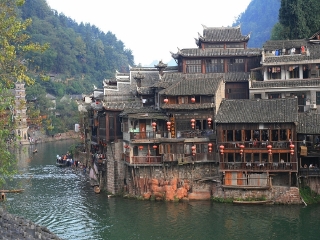 張家界旅游價(jià)格多少跟團(tuán)_張家界旅游報(bào)價(jià)_張家界特價(jià)旅游團(tuán)報(bào)價(jià)