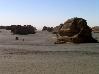 嘉峪關(guān)旅游報(bào)團(tuán)價(jià)格_嘉峪關(guān)八月份旅游_嘉峪關(guān)旅游跟團(tuán)需多少錢