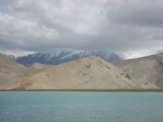 上海-新疆喀什-卡拉库里-北疆喀纳斯-吐鲁番四