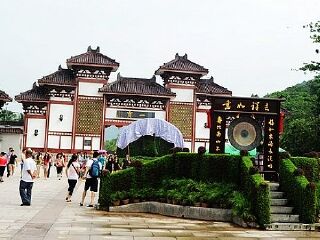 海南三亞跟團(tuán)還是自由行_海南三亞旅游價(jià)格多少_近期海南三亞游價(jià)格
