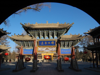 嘉峪關(guān)旅游報(bào)團(tuán)價(jià)格_嘉峪關(guān)八月份旅游_嘉峪關(guān)旅游跟團(tuán)需多少錢
