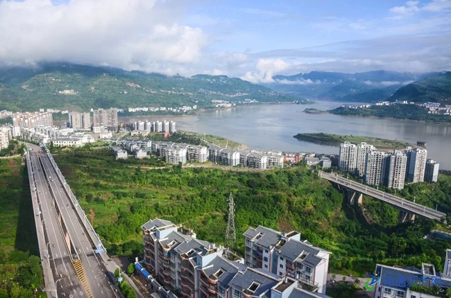                    远眺绥江新城