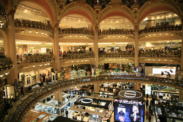 法国最大的免税商店-老佛爷百货商场