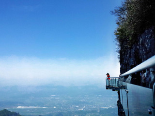 張家界玻璃棧道2人旅游需要多少錢_到張家界玻璃棧道旅游多少錢_張家界玻璃棧道特價(jià)旅游團(tuán)報(bào)價(jià)
