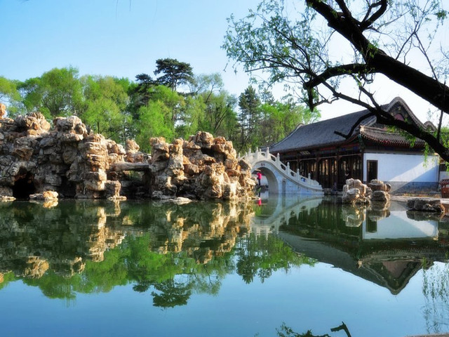游览【狮子林】,狮子林属于苏州四大名园之一,同时又是世界文化遗产
