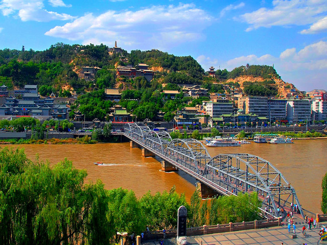  兰州-张掖七彩丹霞-嘉峪关城楼-鸣沙山月牙泉-玉门关