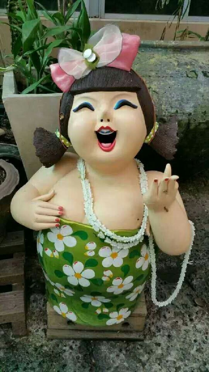 珠宝中心的小胖妹