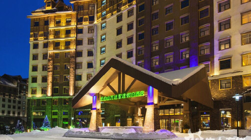 <哈尔滨-镜泊湖-延吉-防川-图们-长白山-万达小镇7日游