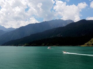 新疆旅游花費(fèi)一般多少_新疆旅游報(bào)團(tuán)價(jià)格_去新疆旅游要多少錢