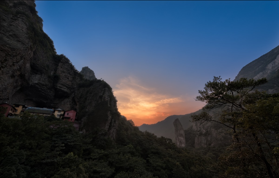 雁荡山-猛洞河漂流-琼台仙谷3日游>2晚连住雁荡山步行街,激漂流体验