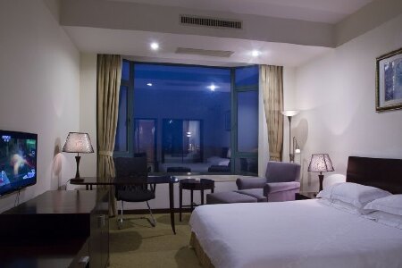 【昆山威尼斯假日酒店】地址:昆山市民权路18