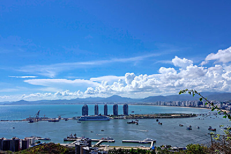 海南十二月穿什么鞋  到海南旅游,肯定要准备一双拖鞋或者是沙滩鞋