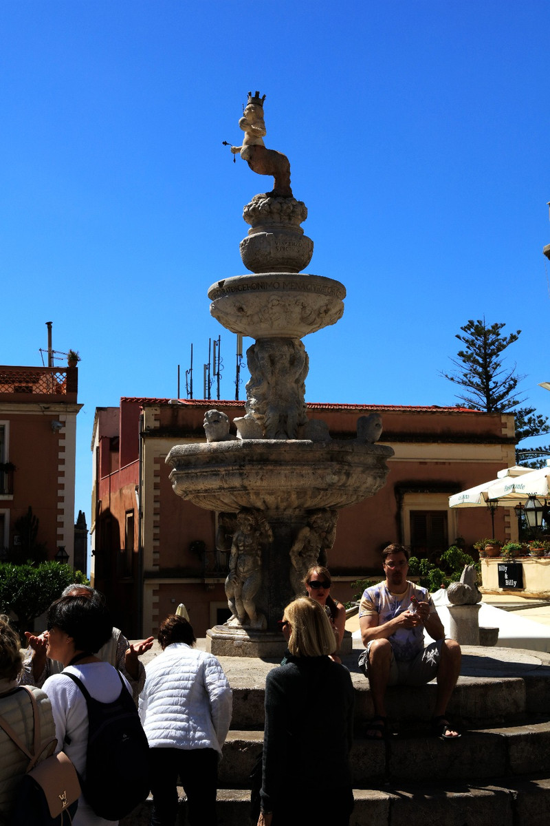 半人马座喷泉fontana di piazza duomo