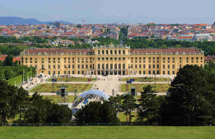 迪拜人均月收入_平均月收入约4000元(2)