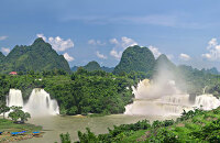 欣赏德天跨国大瀑布