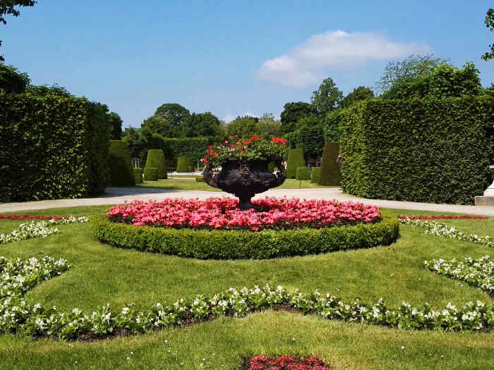 迪拜人均月收入_平均月收入约4000元(3)