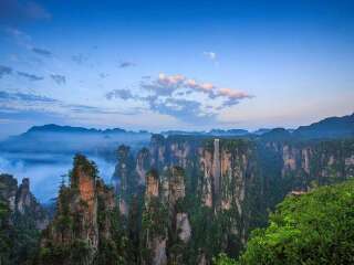 張家界天門山玻璃棧道旅游路線_張家界天門山玻璃棧道旅游價(jià)格多少跟團(tuán)_張家界天門山玻璃棧道旅游花費(fèi)一般多少