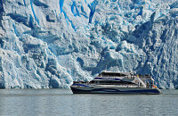 佩里托莫雷诺冰川游船与行人桥