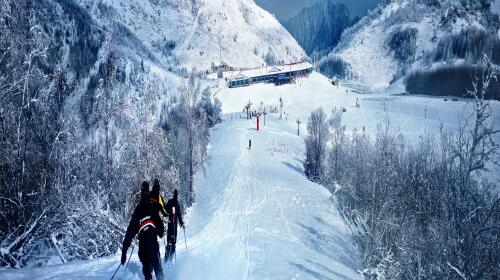 神农架国际滑雪-三峡大坝动车3日游冰雪王国,畅滑2小时,含早餐