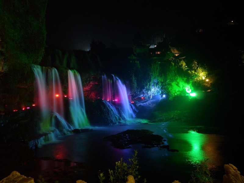 芙蓉镇人口数量_芙蓉镇夜景