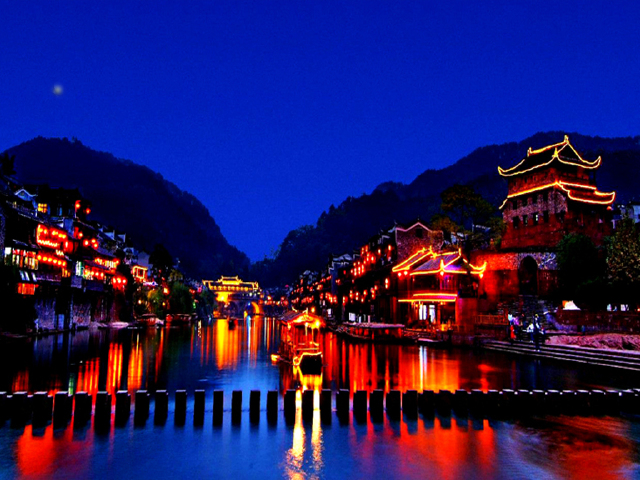 凤凰古城沱河夜景 风景名胜凤凰古城沱江