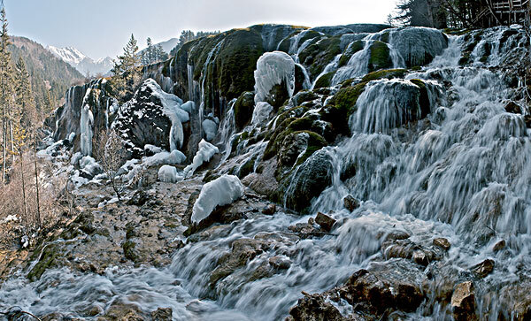 沟秋天的平均气温_秋天去九寨沟穿什么衣服比