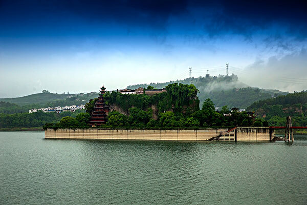 去忠县旅游要多少钱_去忠县旅游要带什么_七八月份适合去忠县旅游吗