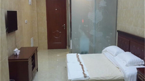 在西餐厅内,可享受到纯正的各国精美大餐,极具热带雨林的室内温泉