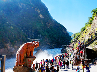 怎么去云南香格里拉旅游_深圳特價(jià)云南香格里拉游_去云南香格里拉靠譜的旅行團(tuán)