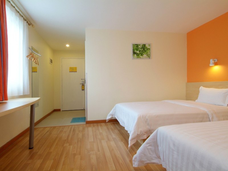 hotelPic