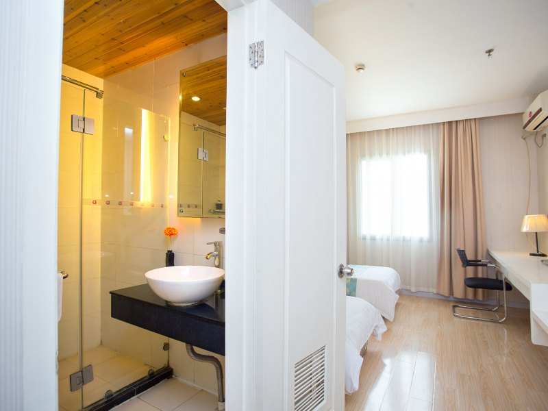 hotelPic