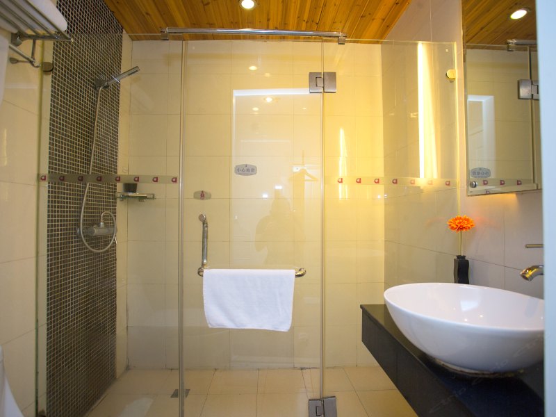 hotelPic