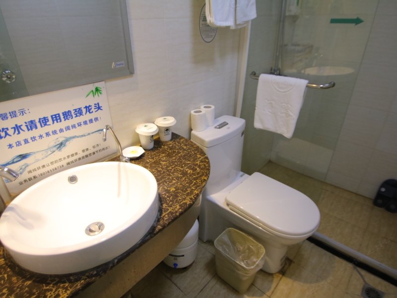 hotelPic