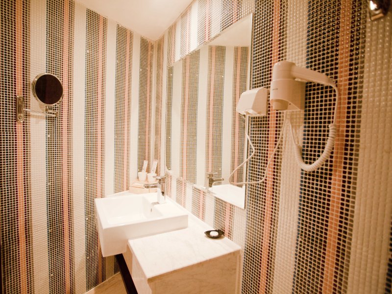 hotelPic