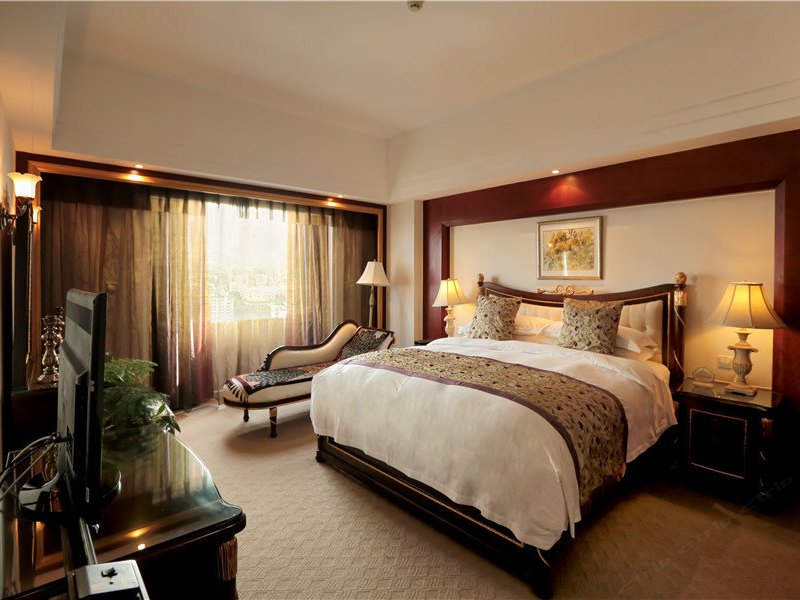 hotelPic