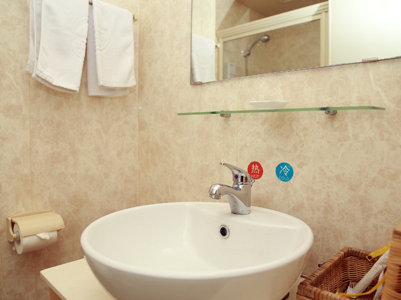 hotelPic