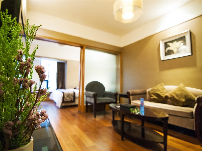 hotelPic