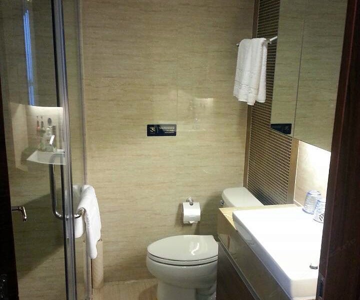 hotelPic