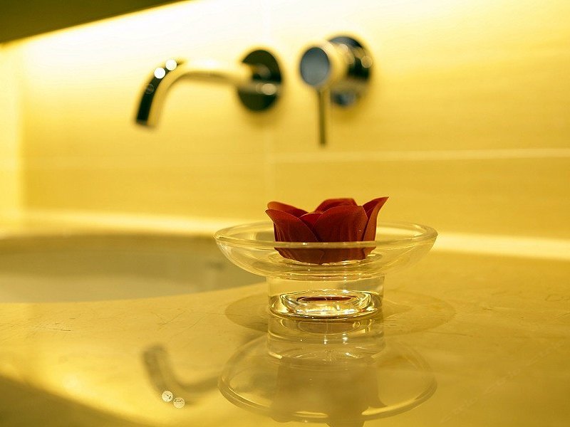hotelPic