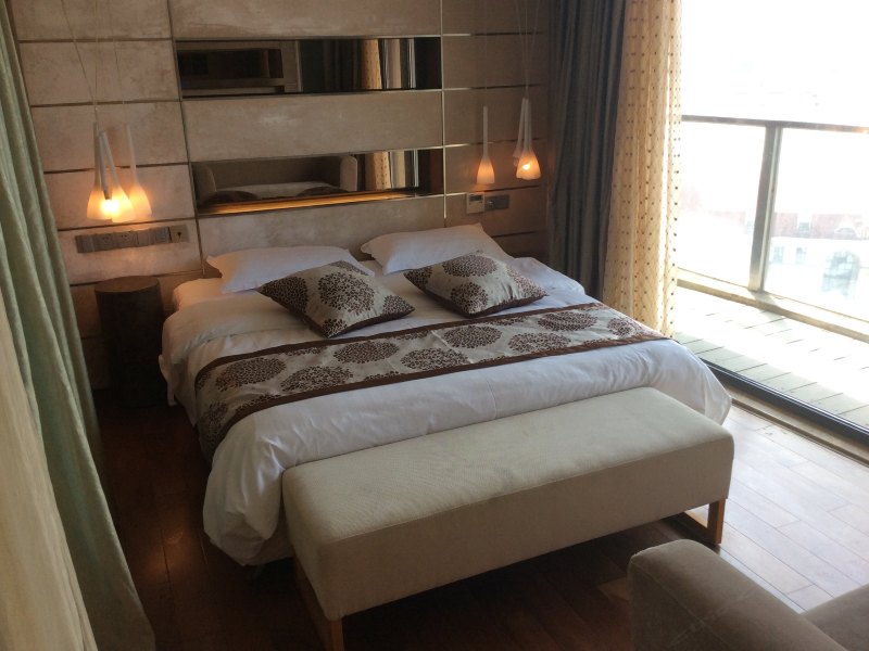hotelPic