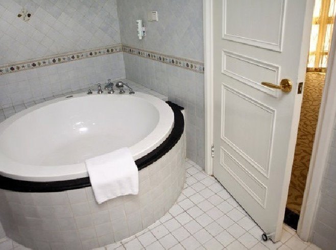 hotelPic