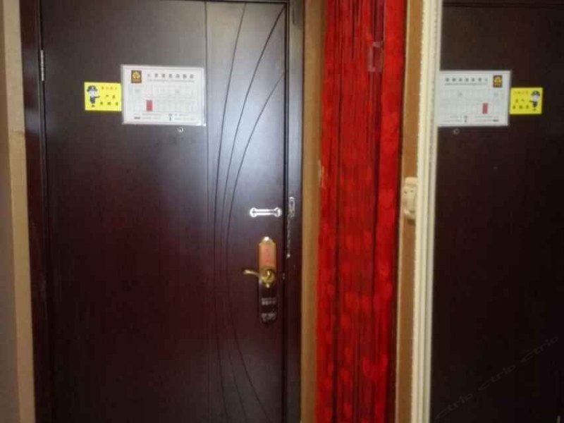 hotelPic